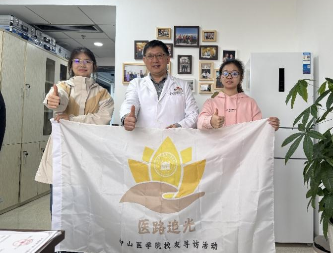 雷文斌教授和寻访小分队合影留念